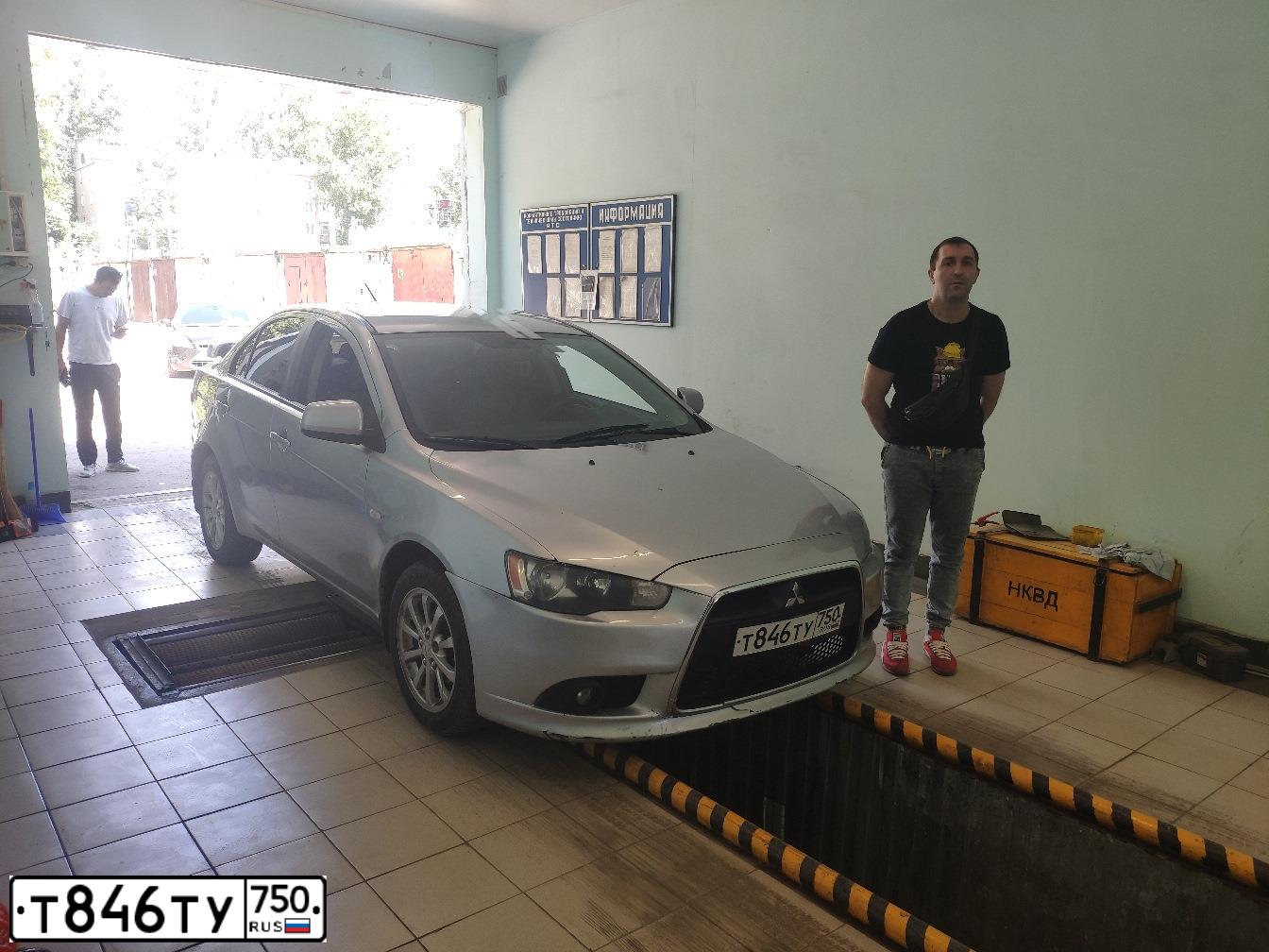 Фото автомобиля MITSUBISHI LANCER, 2012 — госномер Т846ТУ750. Цвет: Серебристый