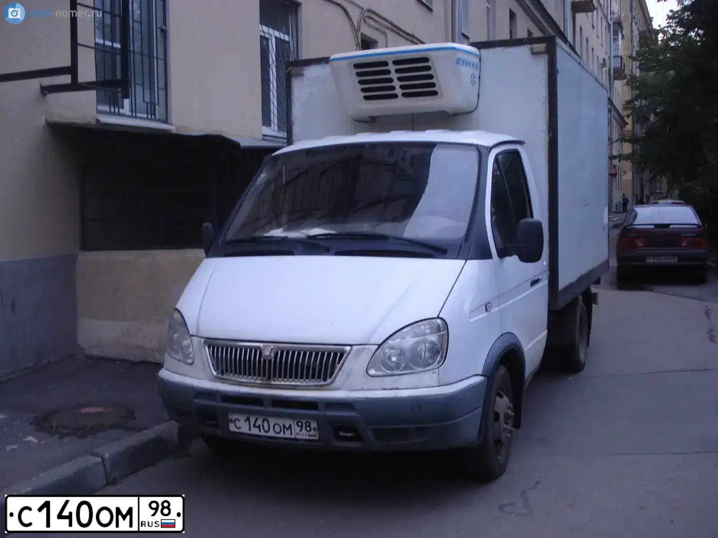 Фото автомобиля GAZ 3302 GAZEL, 2004 — госномер С140ОМ98. Цвет: Белый