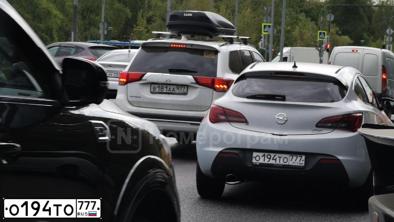 Фото автомобиля OPEL ASTRA, 2012 — госномер Е513СА797. Цвет: Белый