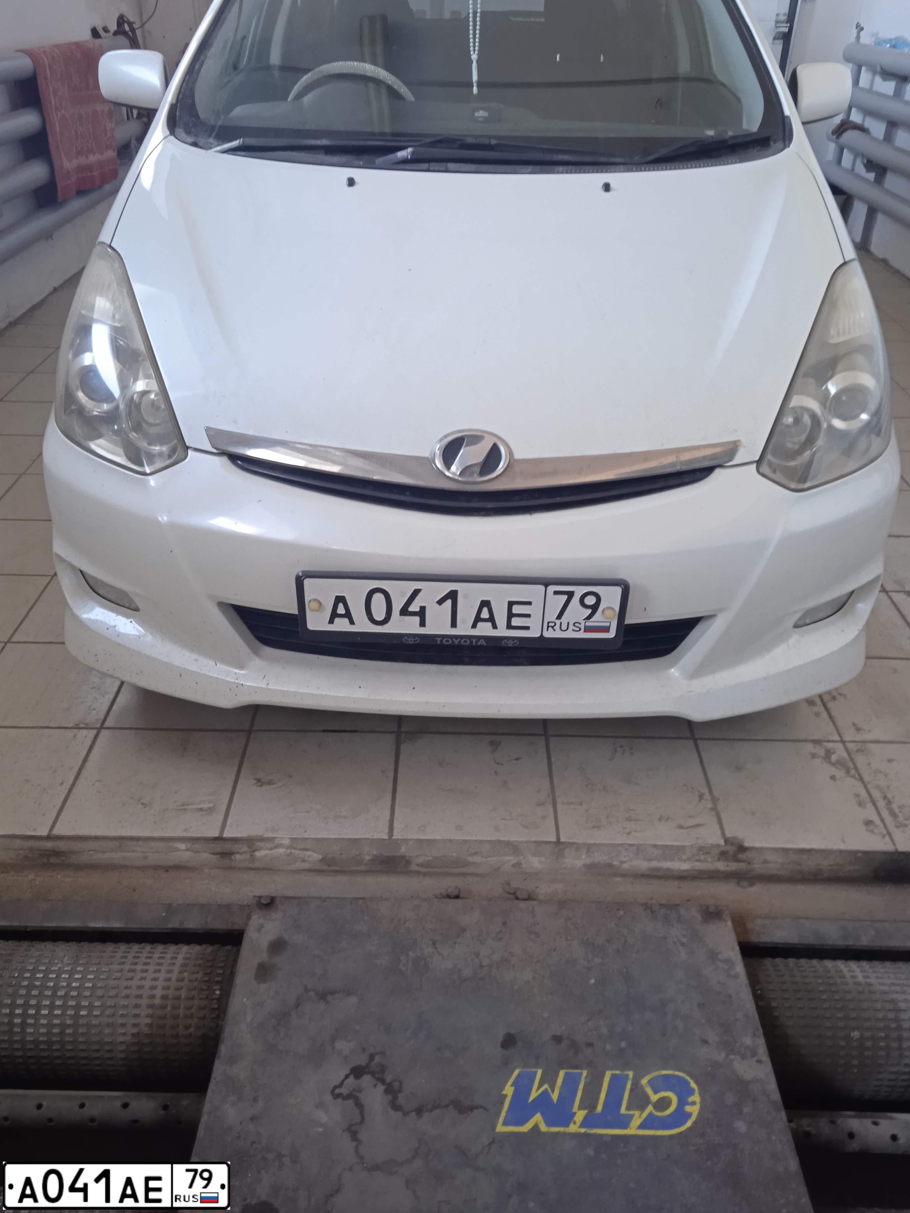 Фото автомобиля TOYOTA WISH, 2006 — госномер А041АЕ79