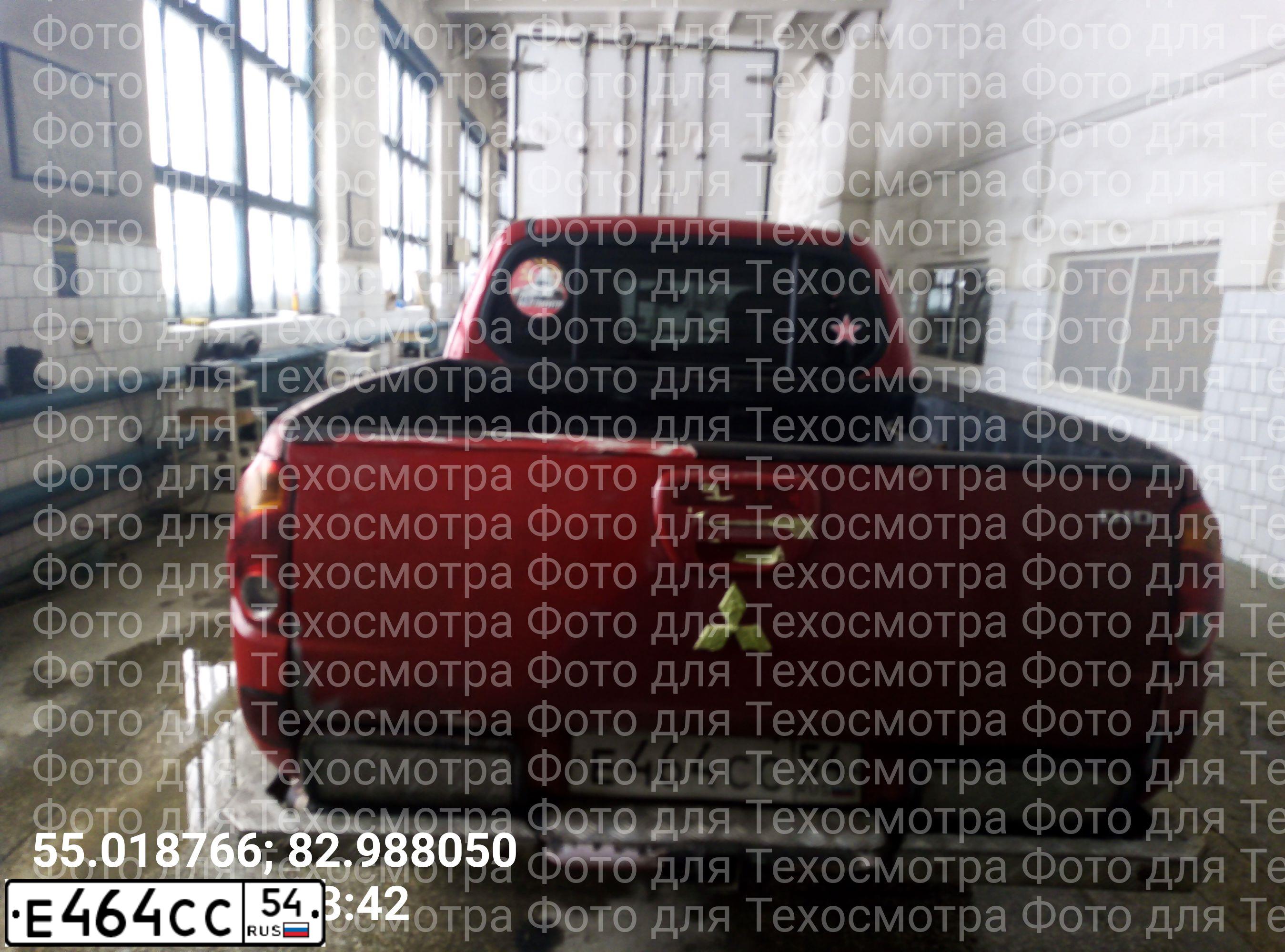 Фото автомобиля MITSUBISHI L 200, 2008 — госномер Р200ТМ54. Цвет: Красный