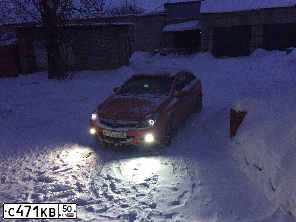 Фото автомобиля OPEL ASTRA, 2006 — госномер М206КХ82. Цвет: Красный