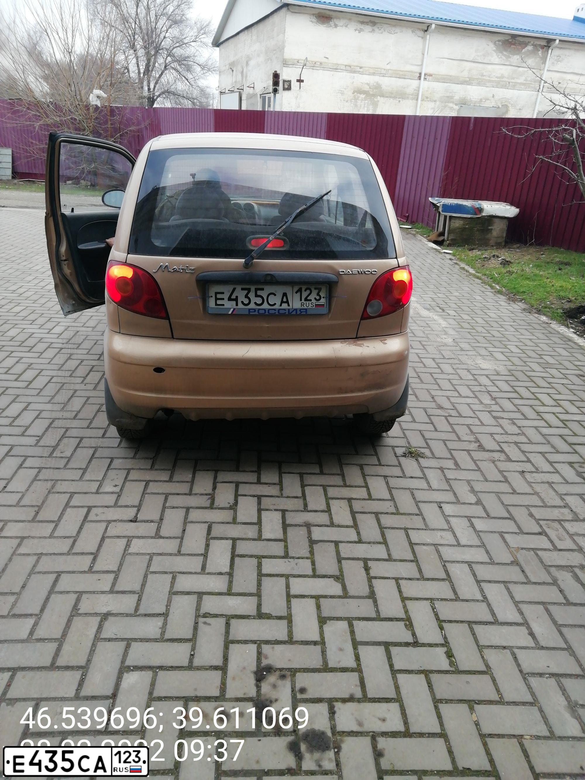 Фото автомобиля DAEWOO MATIZ, 2002 — госномер Е435СА123. Цвет: Светло-розовый