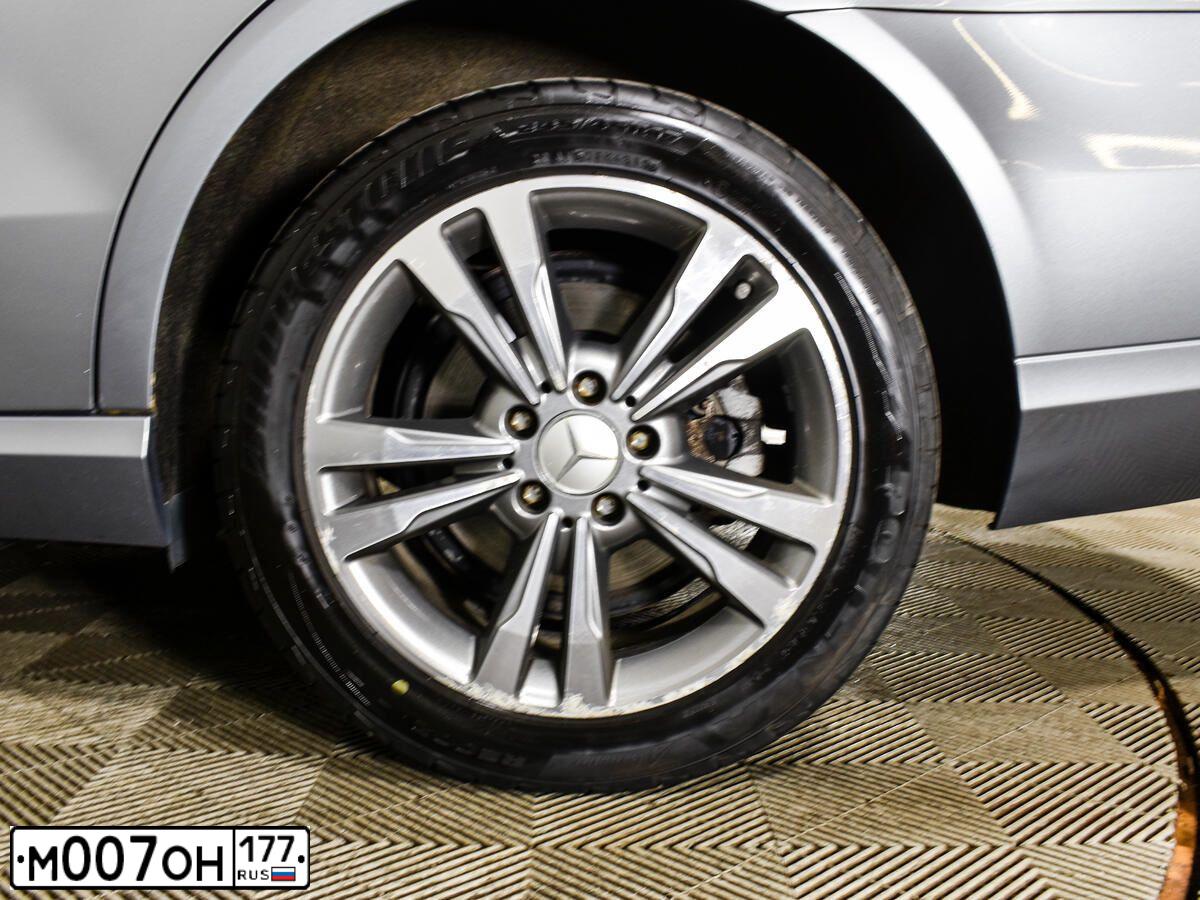 Фото автомобиля MITSUBISHI OUTLANDER, 2006 — госномер М007ОН177. Цвет: ЧЕРНЫЙ
