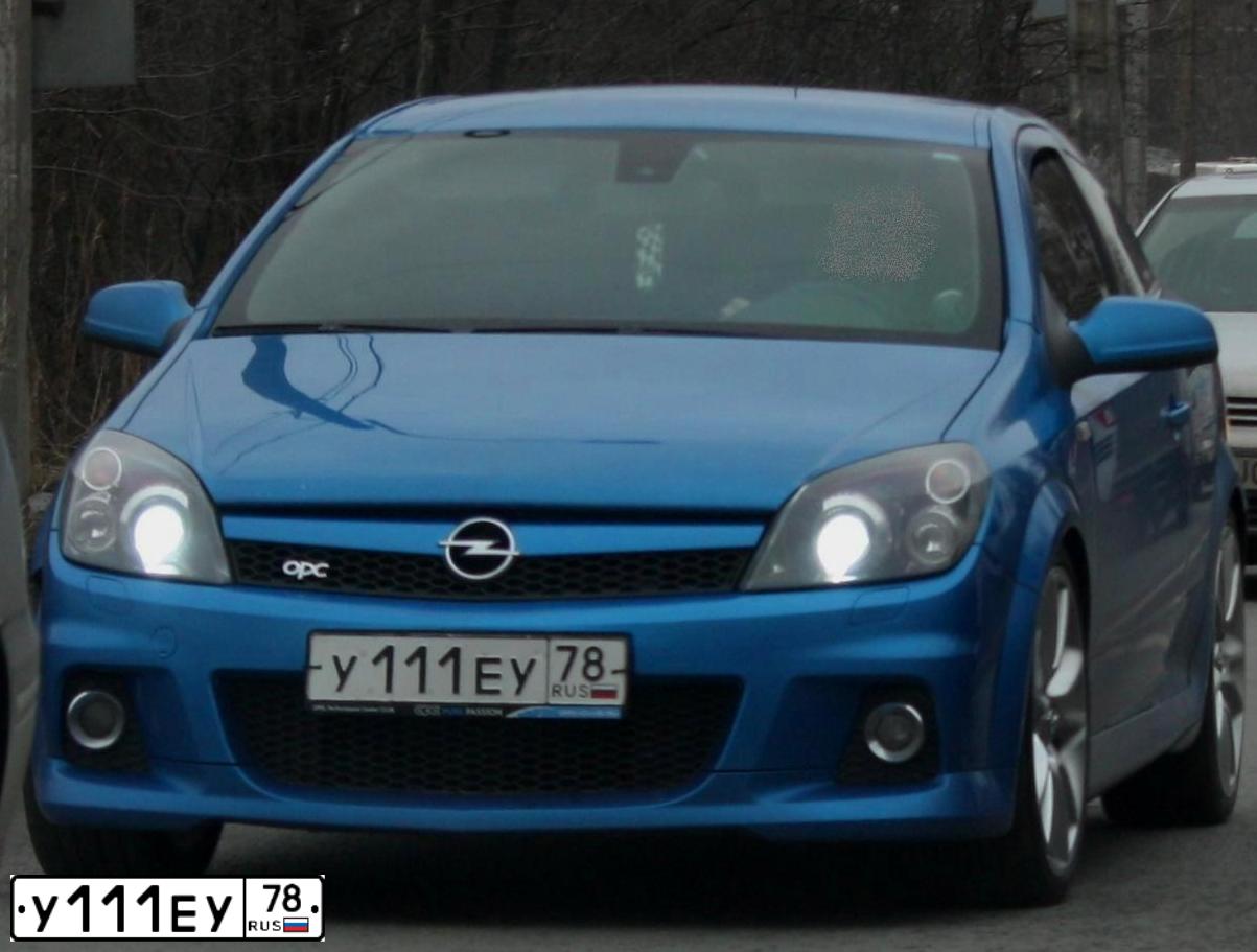 Фото автомобиля OPEL ASTRA, 2008 — госномер Е561ОУ199. Цвет: СИНИЙ