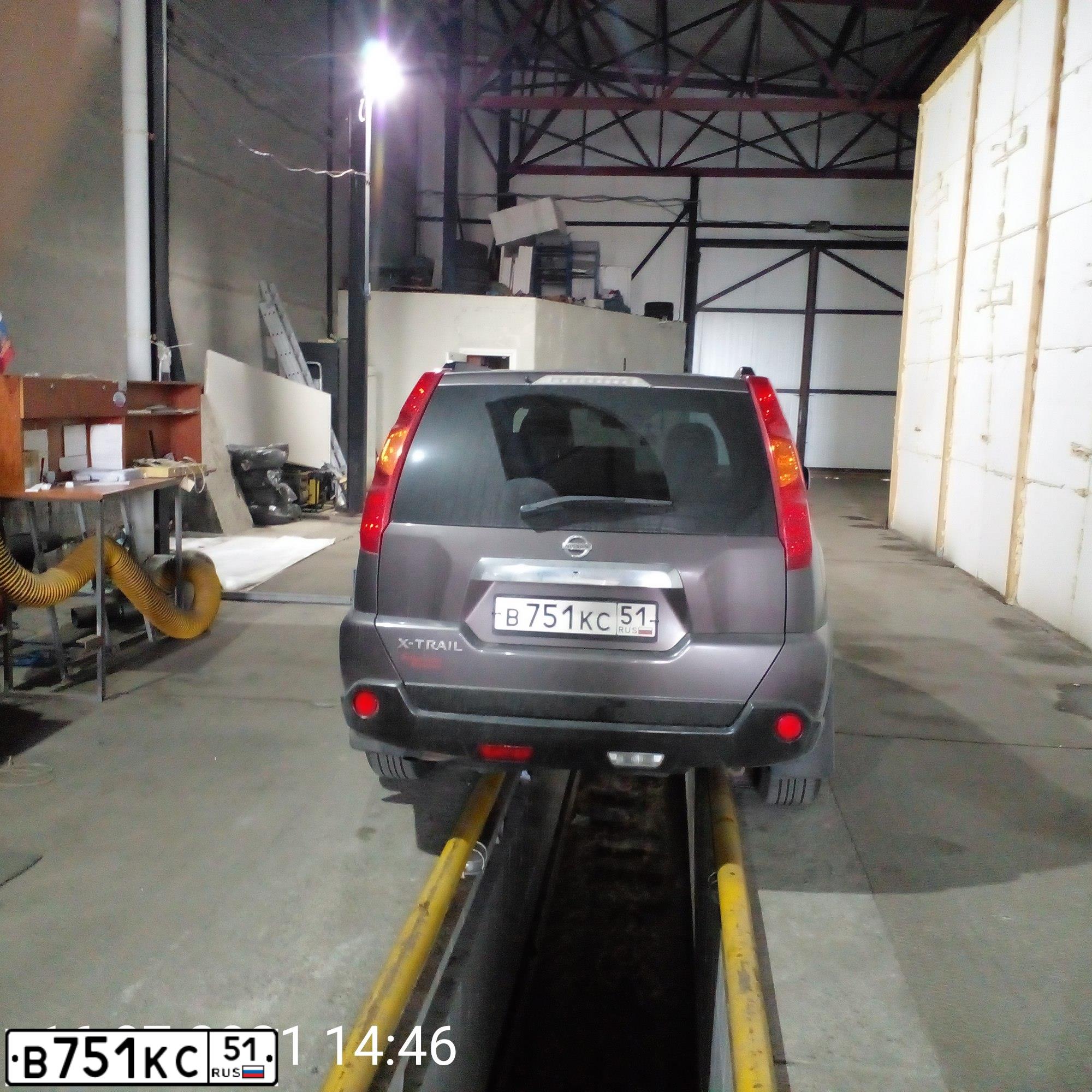 Фото автомобиля NISSAN X-TRAIL, 2008 — госномер Е199КР199. Цвет: СЕРО-СИРЕНЕВЫЙ
