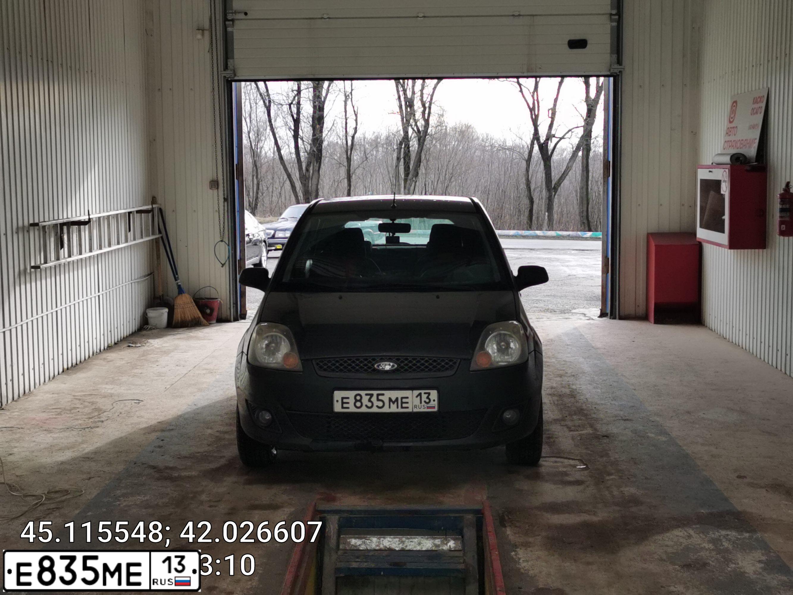 Фото автомобиля FORD FIESTA / ASPIRE, 2006 — госномер М499АМ126. Цвет: ЧЕРНЫЙ