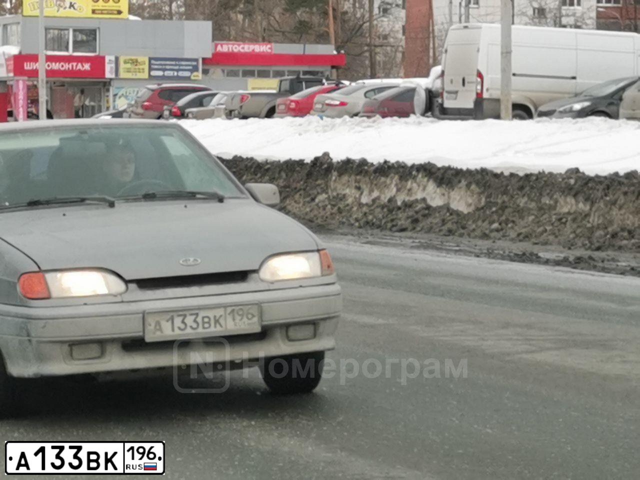 Фото автомобиля LADA 2114, 2007 — госномер Т181РЕ196. Цвет: СЕРО-ЗЕЛЕНЫЙ