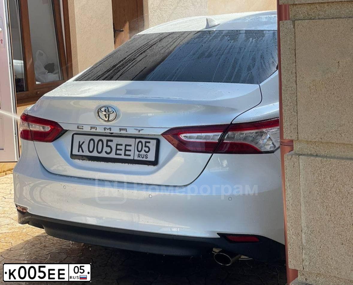Фото автомобиля TOYOTA CAMRY, 2014 — госномер В222КВ93. Цвет: БЕЛЫЙ ПЕРЛАМУТР