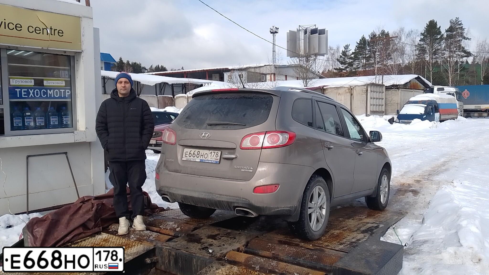 Фото автомобиля VOLKSWAGEN AMAROK, 2010 — госномер Е668МО178. Цвет: Коричневый