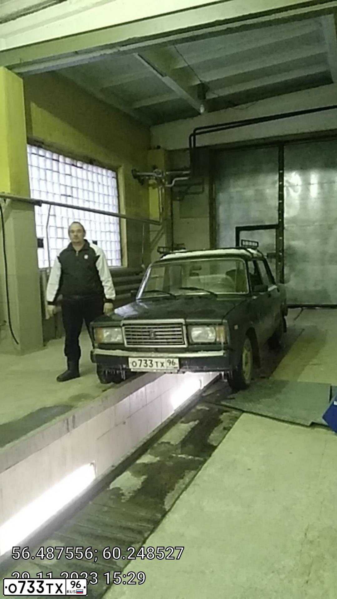 Фото автомобиля LADA 2107 LADA, 2010 — госномер О733ТХ96. Цвет: СЕРО-ЗЕЛЕНЫЙ
