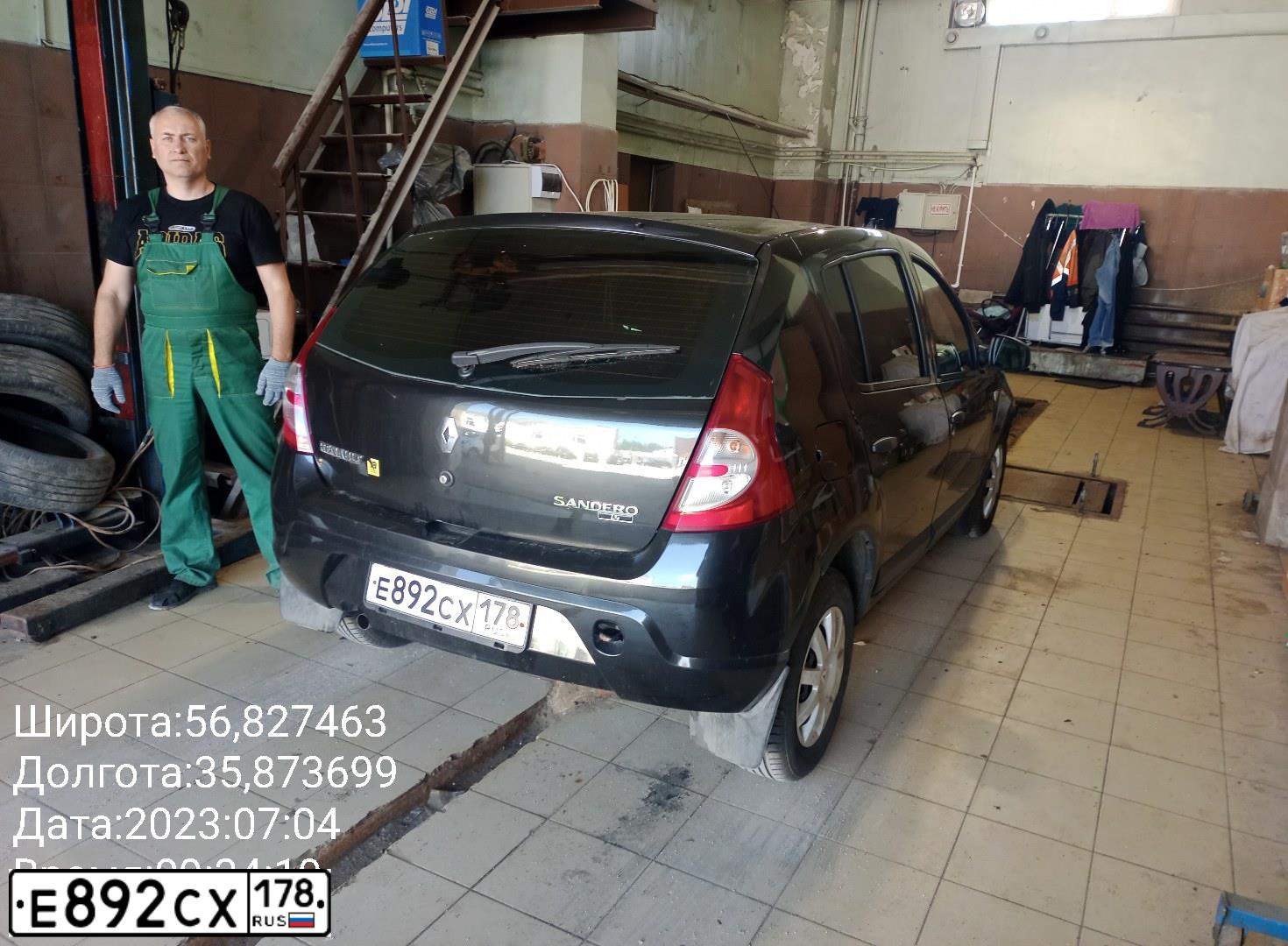 Фото автомобиля RENAULT SANDERO, 2011 — госномер Р215ТР69