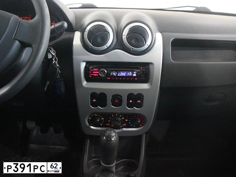 Фото автомобиля RENAULT LOGAN, 2013 — госномер А357ТС62. Цвет: БЕЖЕВЫЙ