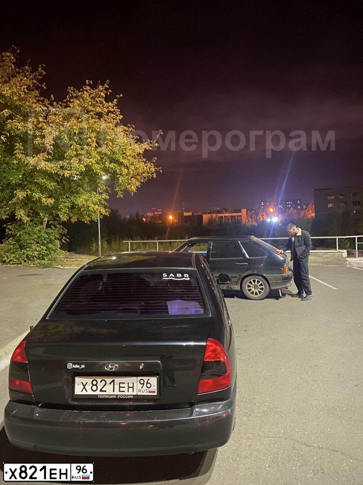 Фото автомобиля HYUNDAI ACCENT, 2006 — госномер М216НЕ45. Цвет: ЧЕРНЫЙ