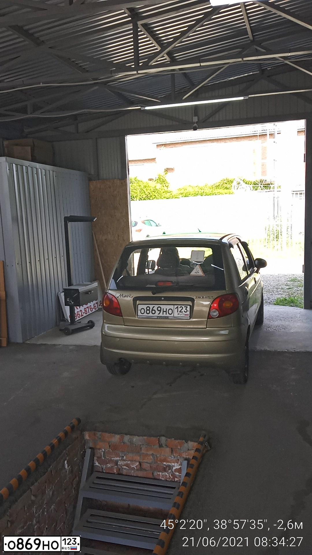 Фото автомобиля DAEWOO MATIZ, 2010 — госномер О869НО123. Цвет: ПЕСОЧНЫЙ