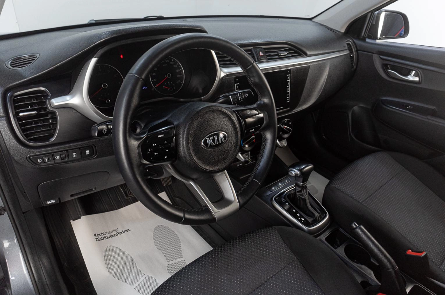 Фото автомобиля KIA RIO, 2020 — госномер У191ЕА774