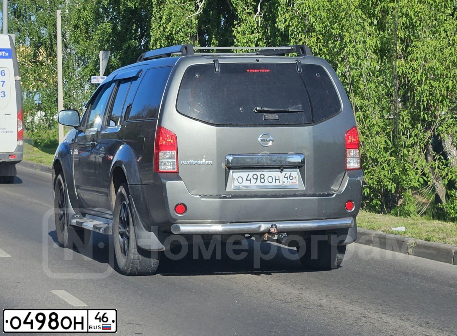 Фото автомобиля NISSAN PATHFINDER, 2006 — госномер В888ОХ64. Цвет: СЕРЫЙ