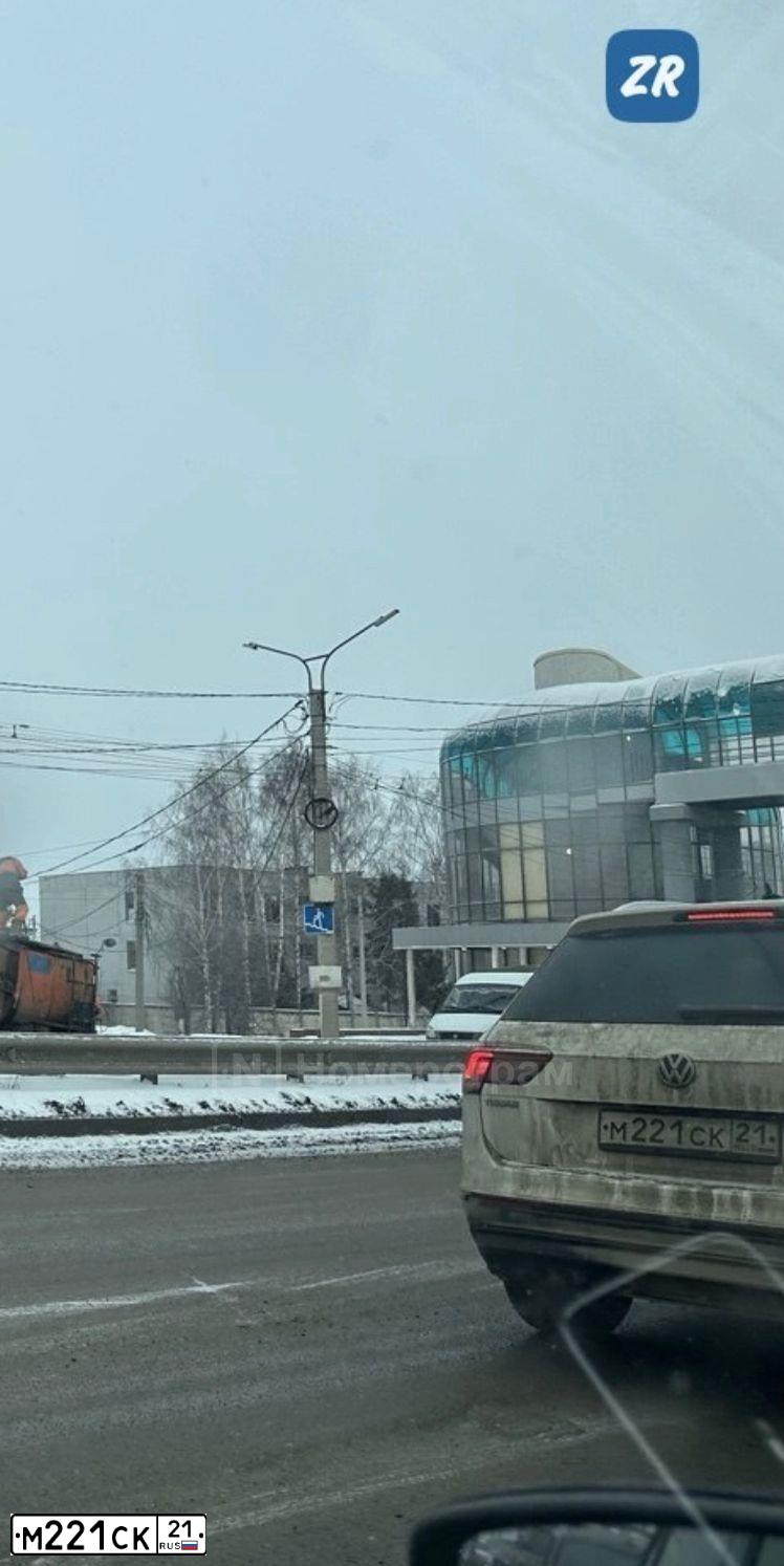 Фото автомобиля LADA 2112, 2006 — госномер М221СК21. Цвет: БЕЛО-ЗЕЛЕНЫЙ