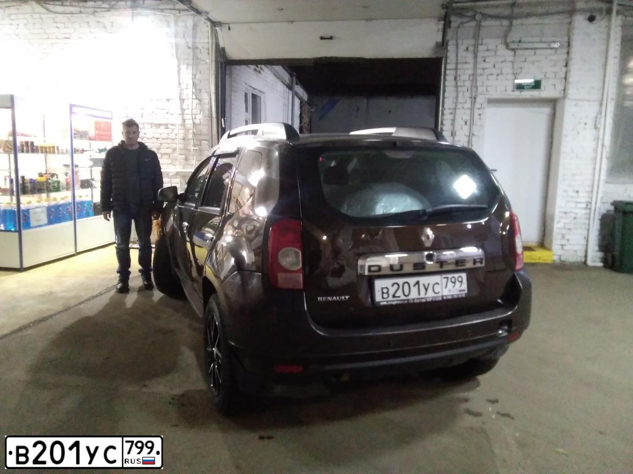 Фото автомобиля RENAULT DUSTER, 2014 — госномер В201УС799. Цвет: ТЕМНО-КОРИЧНЕВЫЙ