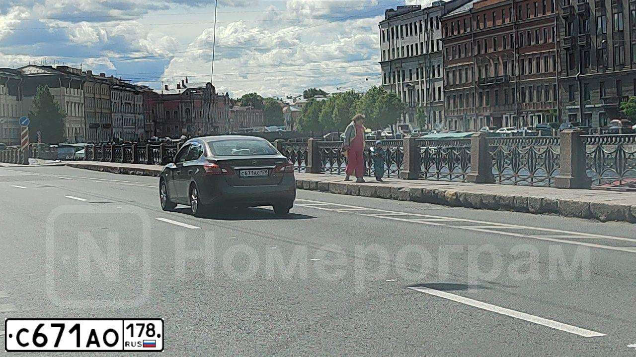 Фото автомобиля VOLVO XC90, 2013 — госномер М074АЕ53. Цвет: ТЕМНО-КОРИЧНЕВЫЙ