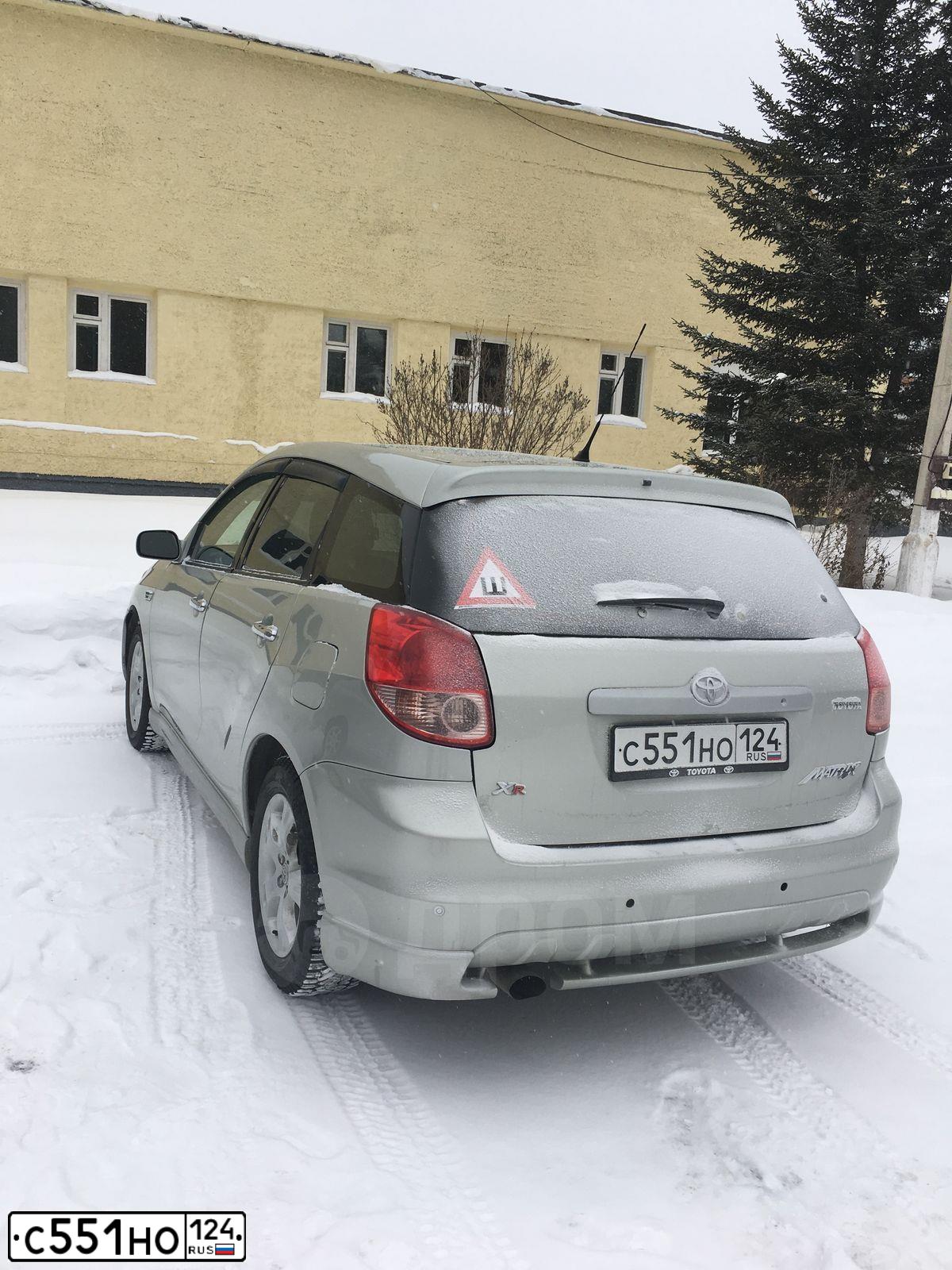 Фото автомобиля TOYOTA MATRIX, 2003 — госномер С551НО124. Цвет: Серебристый