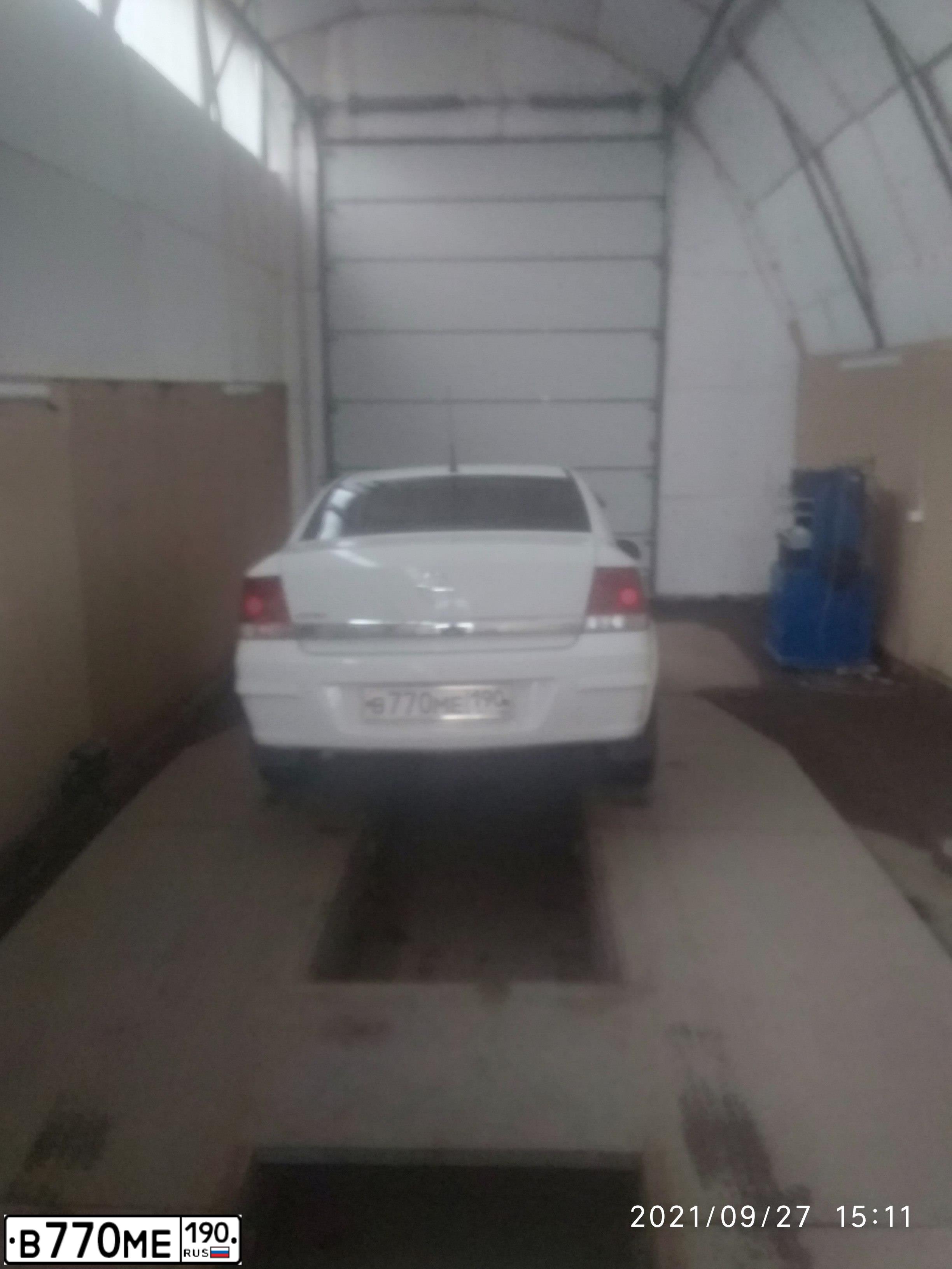Фото автомобиля OPEL ASTRA, 2010 — госномер В770МЕ190. Цвет: БЕЛЫЙ