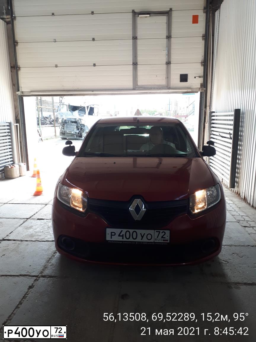 Фото автомобиля RENAULT SANDERO, 2015 — госномер В300ОА72. Цвет: Красный