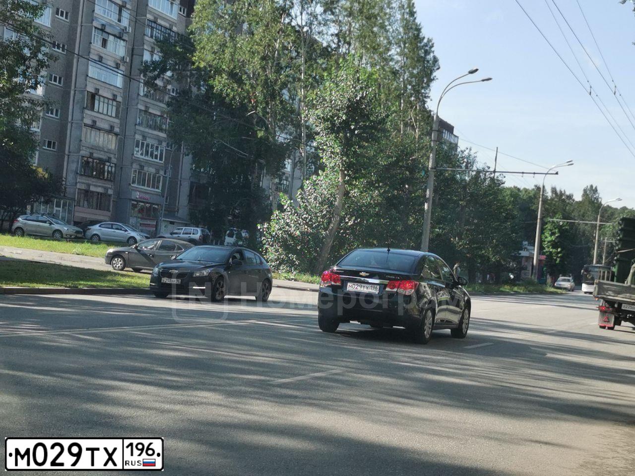 Фото автомобиля CHEVROLET CRUZE, 2011 — госномер М029ТХ196. Цвет: ЧЕРНЫЙ
