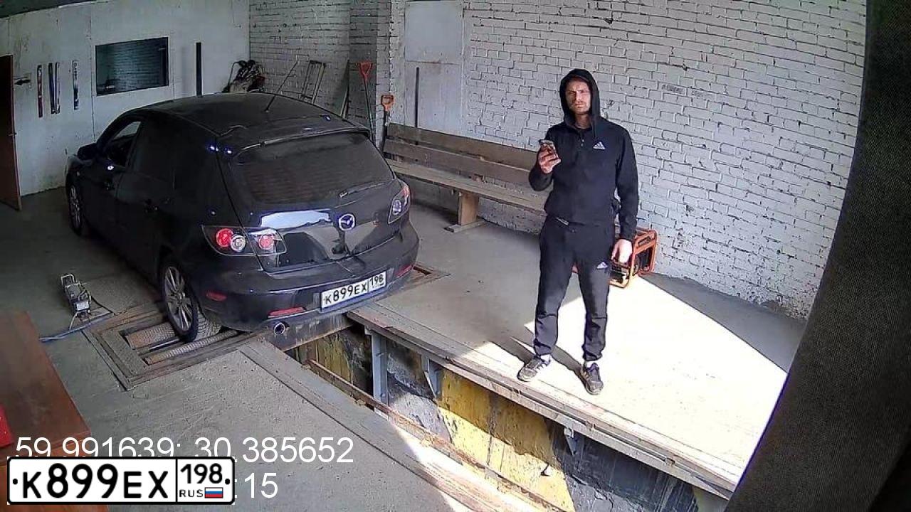 Фото автомобиля MAZDA 3, 2008 — госномер К899ЕХ198. Цвет: ЧЕРНЫЙ