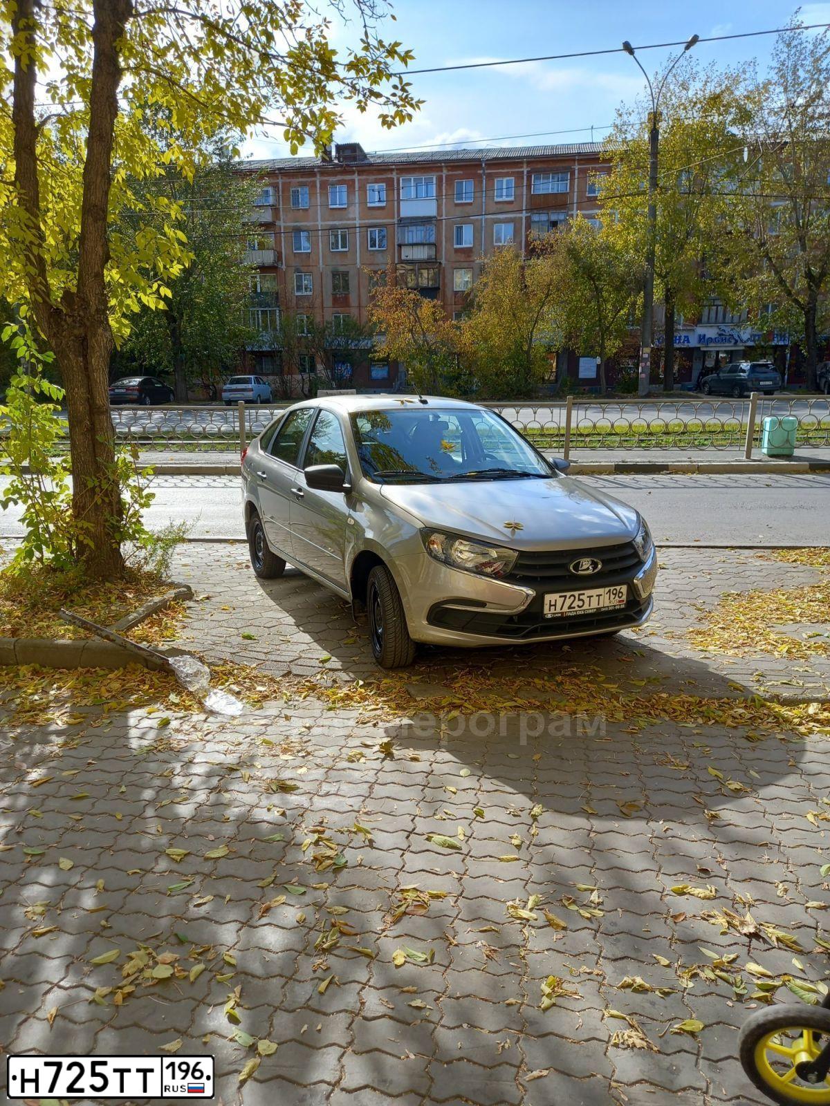 Фото автомобиля LADA GRANTA, 2021 — госномер Н725ТТ196. Цвет: СЕРЫЙ