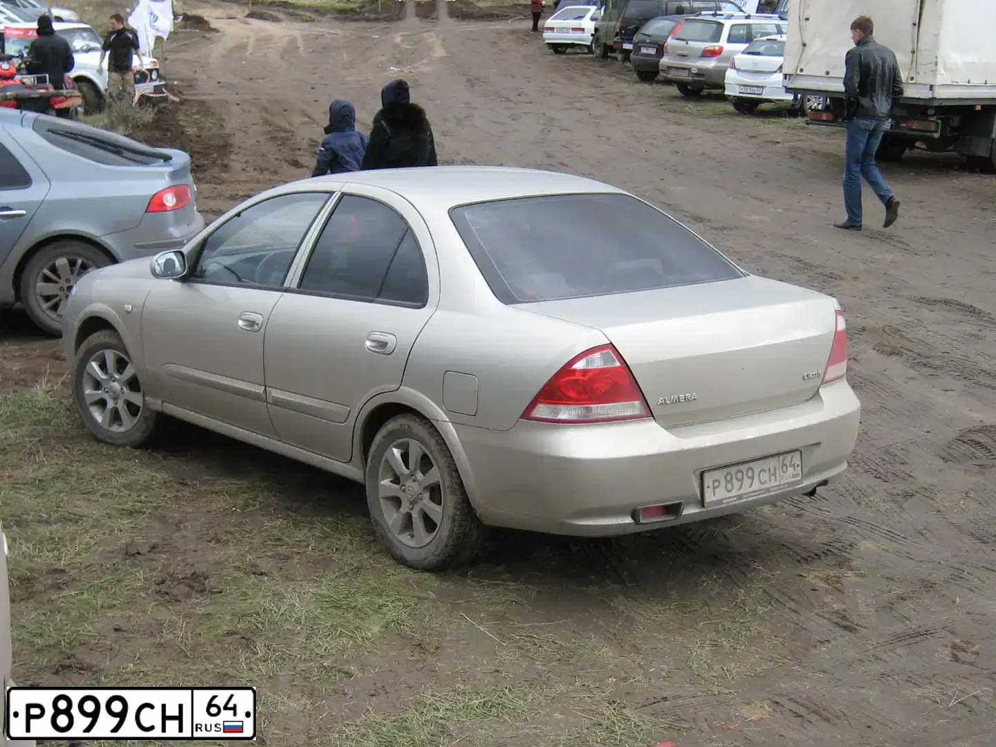 Фото автомобиля NISSAN ALMERA, 2008 — госномер Р899СН64. Цвет: БЕЖЕВЫЙ