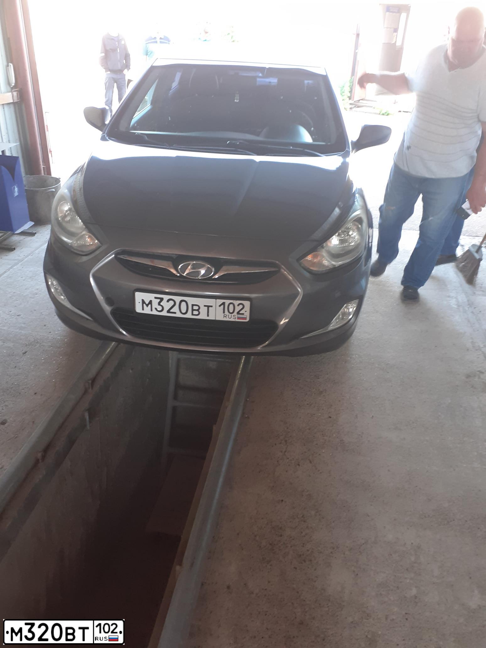 Фото автомобиля HYUNDAI SOLARIS, 2011 — госномер М320ВТ102. Цвет: ЧЕРНО-СЕРЫЙ
