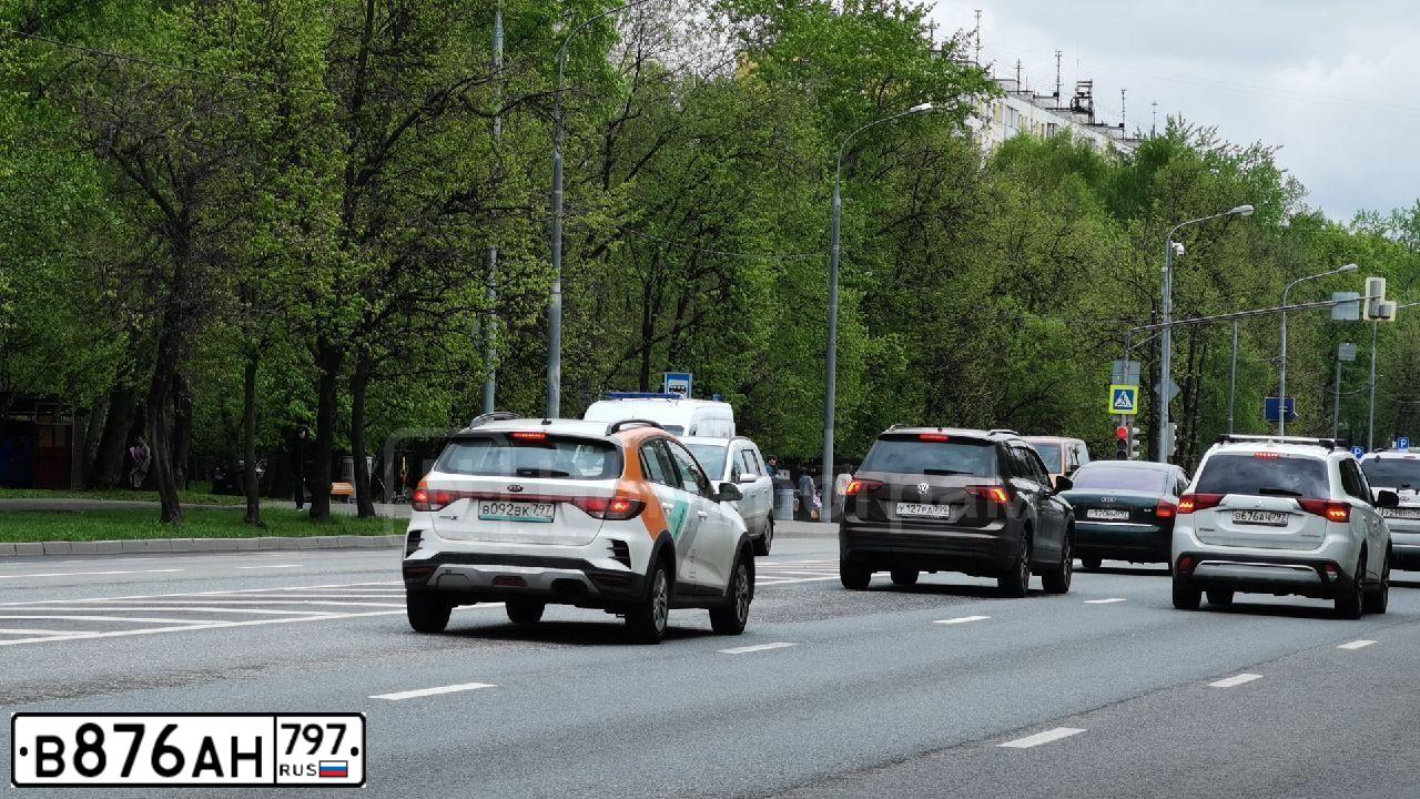 Фото автомобиля TOYOTA RAV4, 2020 — госномер В876АН797. Цвет: синий