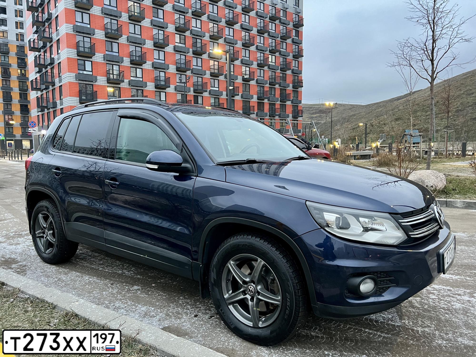 Фото автомобиля VOLKSWAGEN TIGUAN, 2012 — госномер У350ХТ180. Цвет: СИНИЙ ТЕМНЫЙ