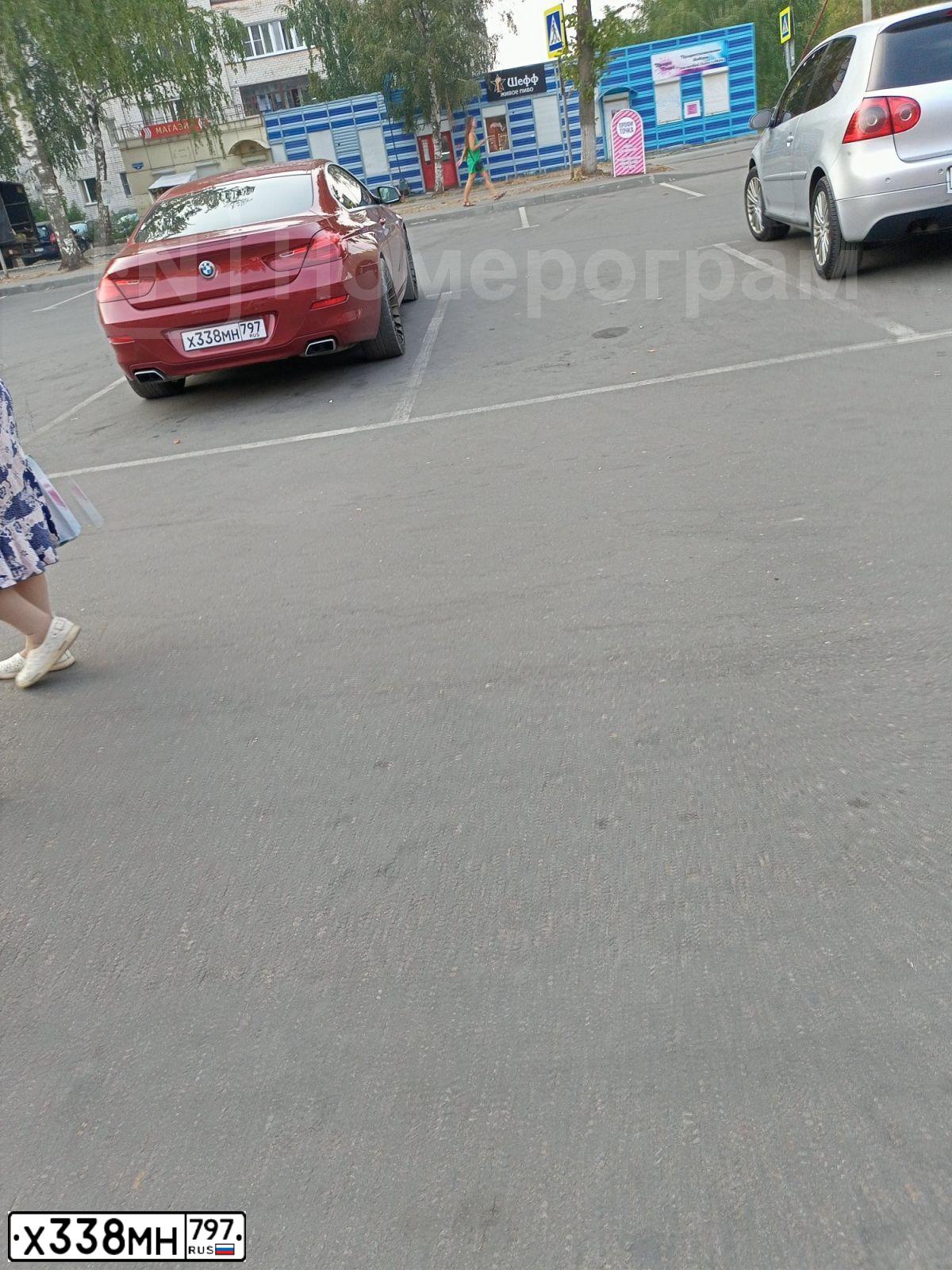 Фото автомобиля BMW 650, 2012 — госномер В369ОС51. Цвет: Красный