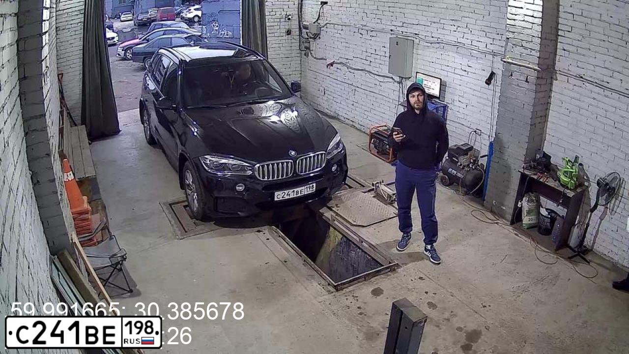Фото автомобиля BMW X5, 2016 — госномер О653ОО98. Цвет: ЧЕРНЫЙ