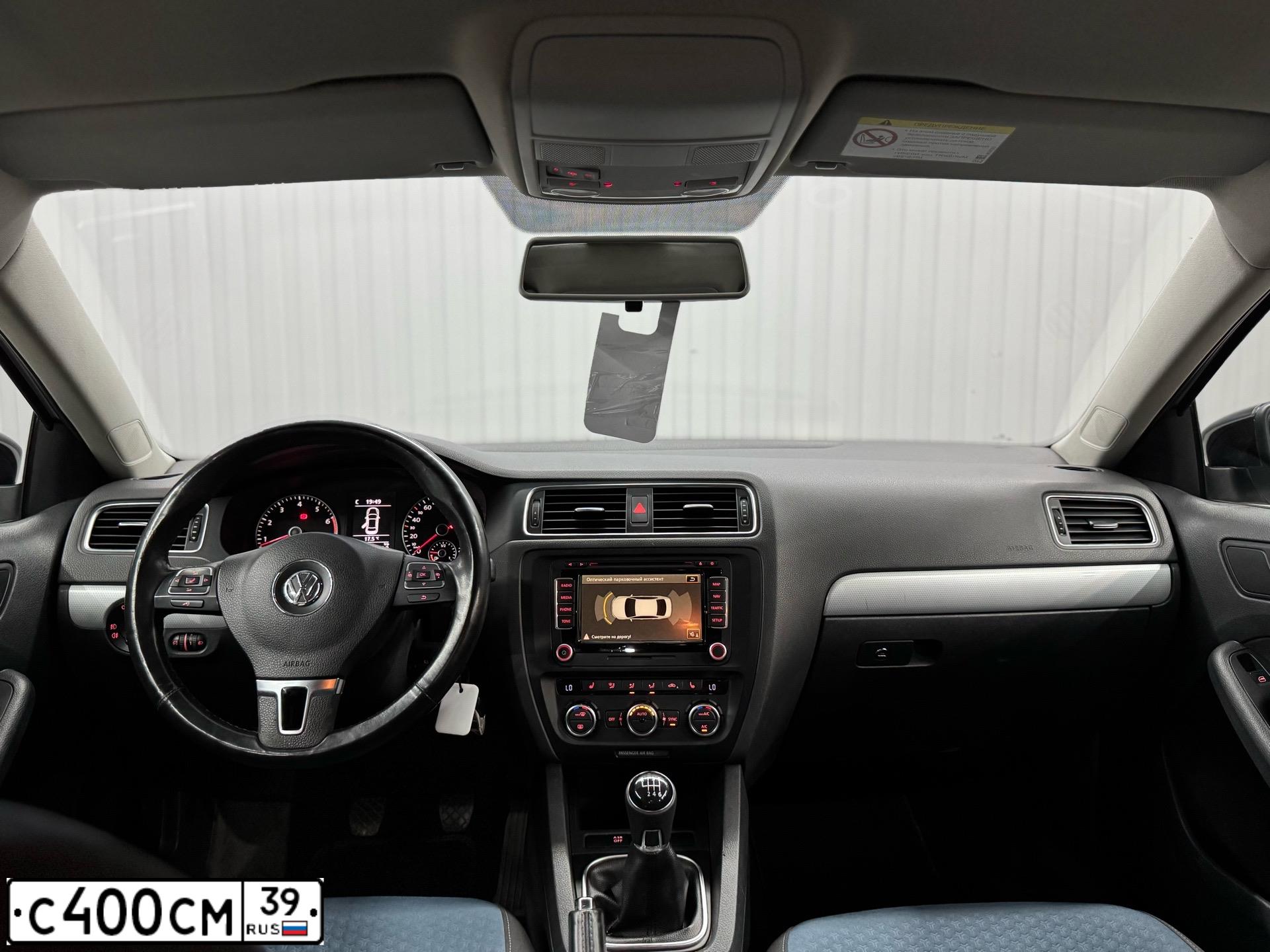 Фото автомобиля VOLKSWAGEN JETTA, 2013 — госномер А160ВС323. Цвет: Белый