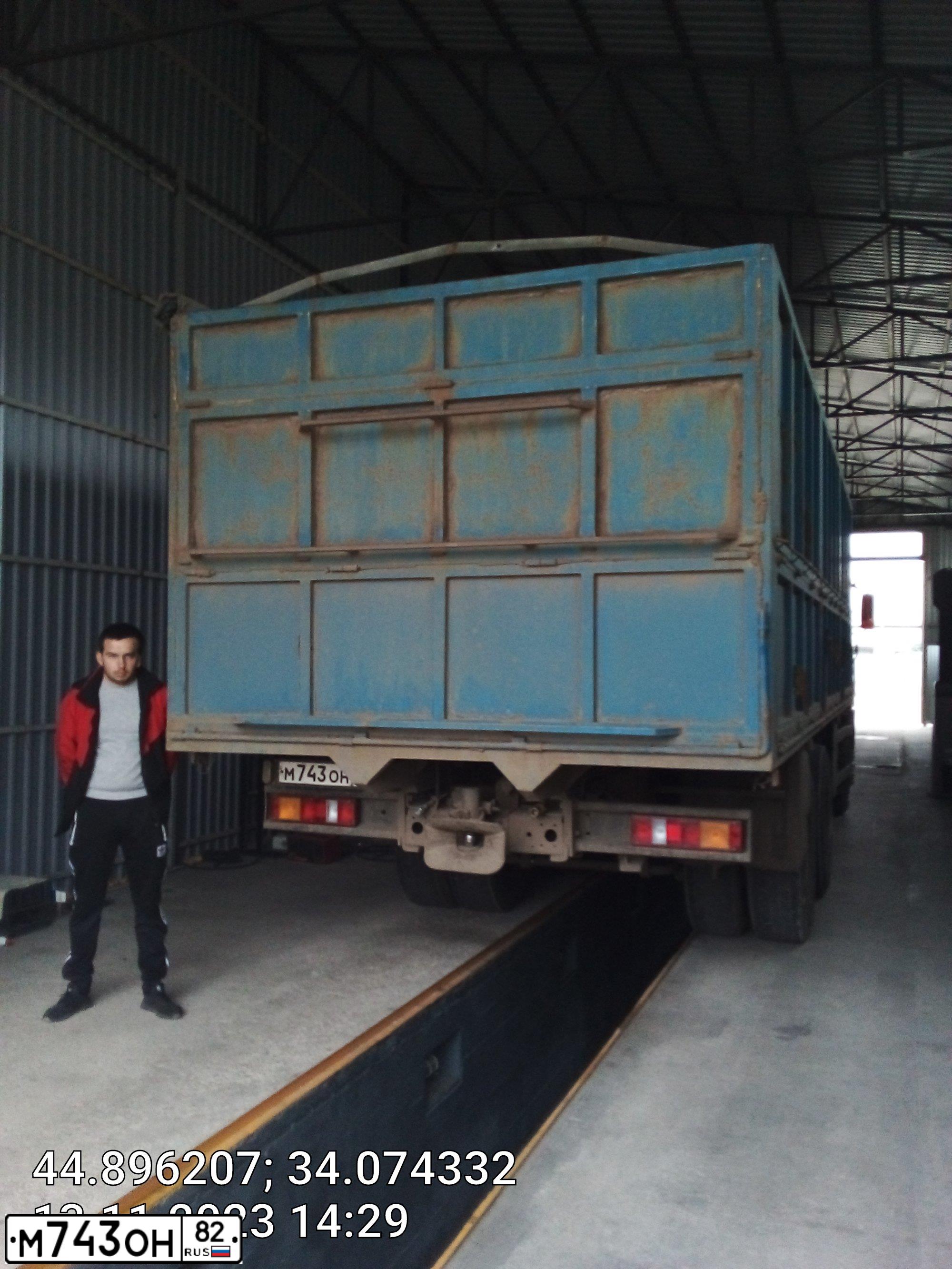 Фото автомобиля KAMAZ 6520 /6X4/, 2011 — госномер Е800ВК123. Цвет: Оранжевый