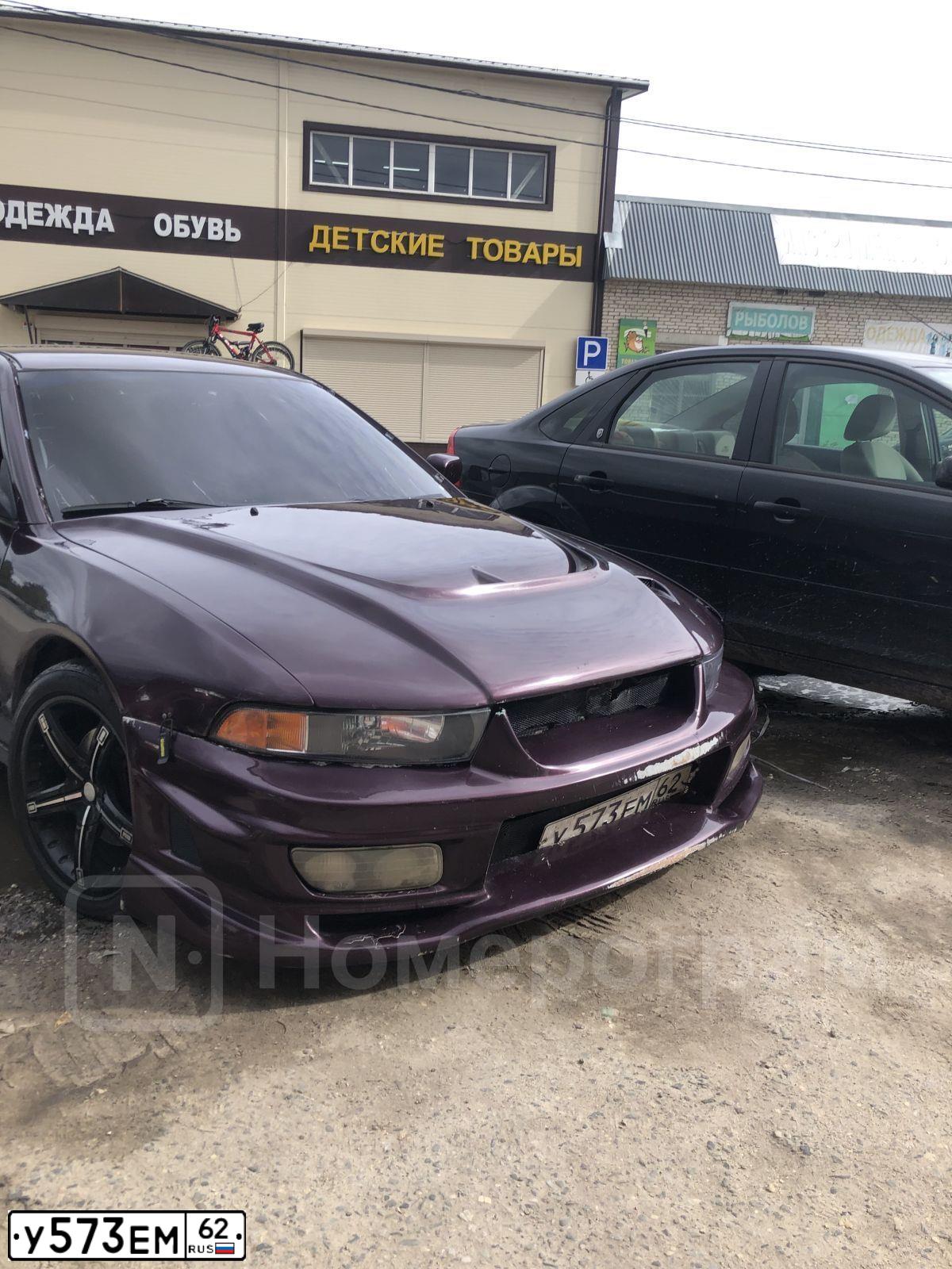 Фото автомобиля MITSUBISHI GALANT, 2002 — госномер У573ЕМ62. Цвет: ФИОЛЕТОВЫЙ