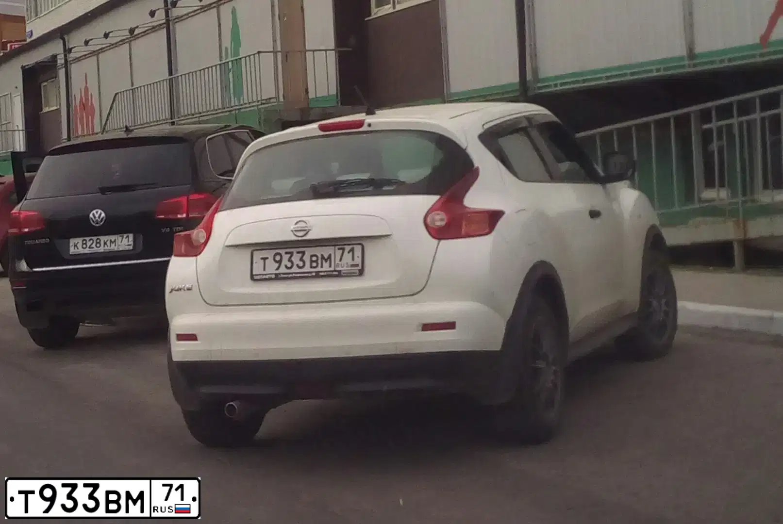 Фото автомобиля NISSAN JUKE, 2013 — госномер Т933ВМ71. Цвет: БЕЛЫЙ