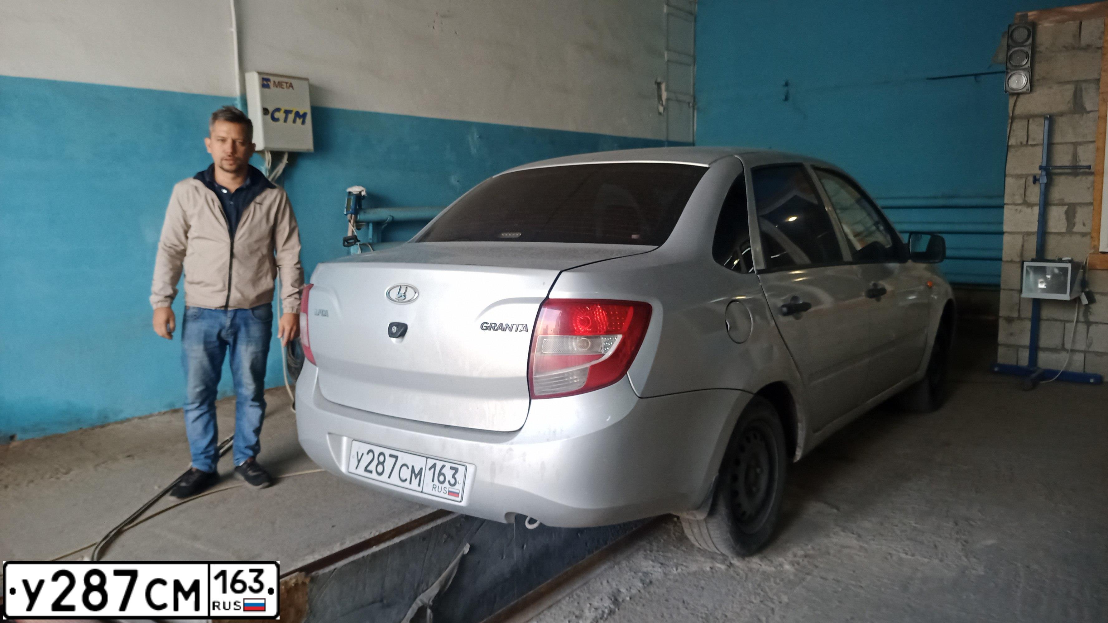Фото автомобиля LADA 2190 GRANTA, 2014 — госномер М217КА763. Цвет: Серебристый