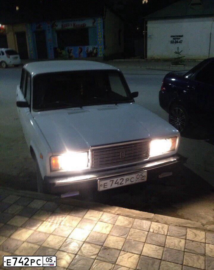 Фото автомобиля LADA 2107, 2003 — госномер В778СО61. Цвет: БЕЛЫЙ ЯРКИЙ