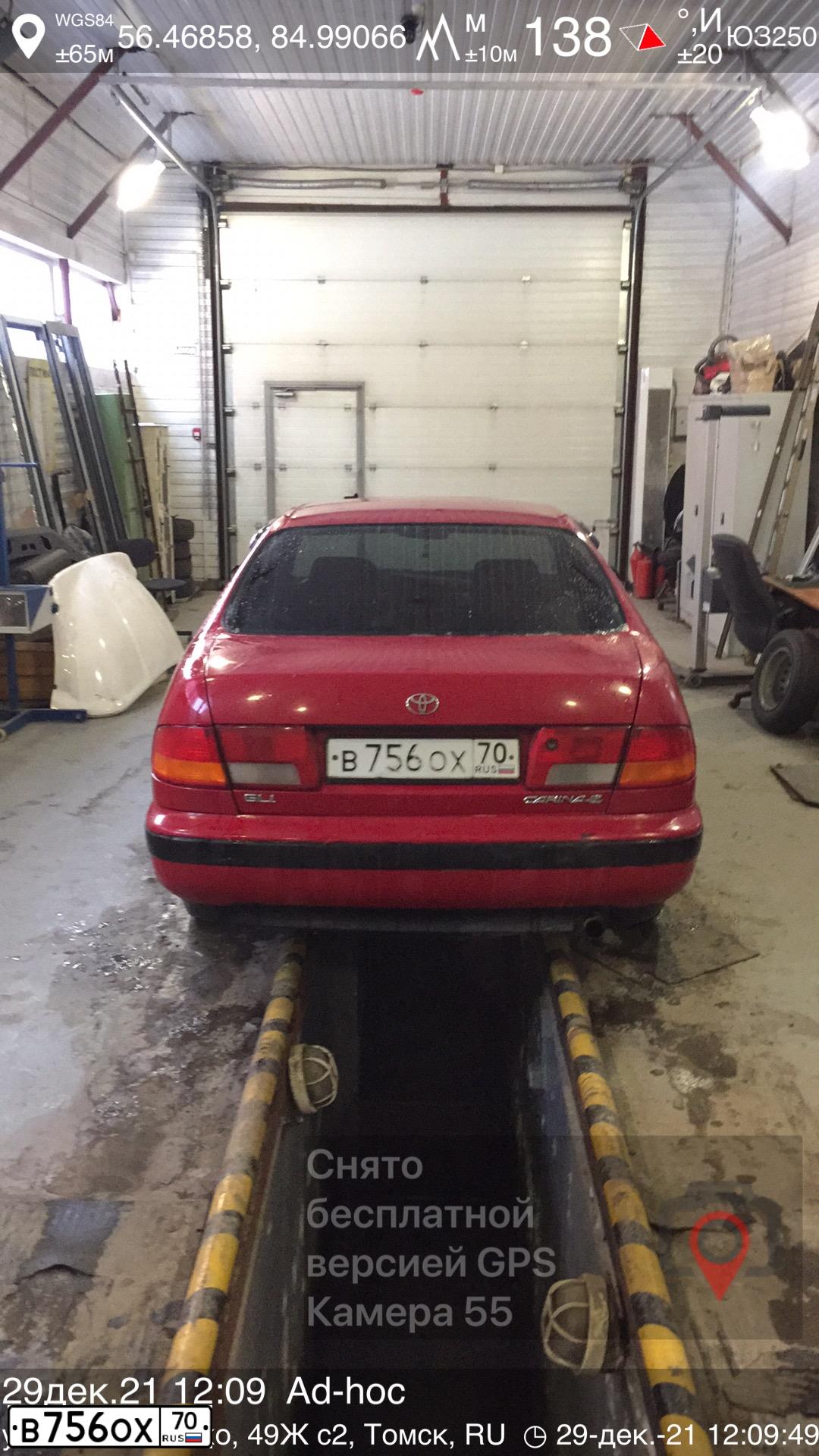 Фото автомобиля TOYOTA CARINA, 1996 — госномер В756ОХ70. Цвет: Красный