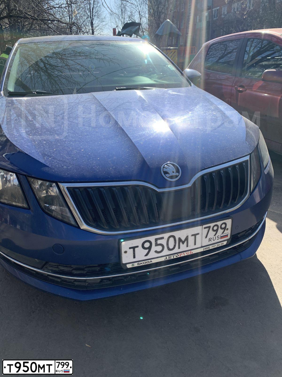 Фото автомобиля SKODA OCTAVIA, 2018 — госномер Т950МТ799. Цвет: ЯРКО-СИНИЙ