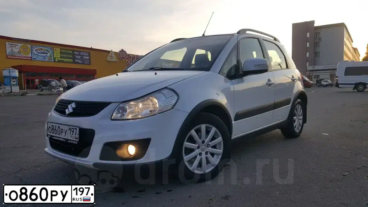 Фото автомобиля SUZUKI SX 4, 2011 — госномер А842РС92. Цвет: Белый