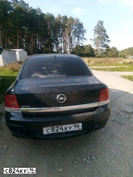 Фото автомобиля OPEL ASTRA, 2011 — госномер С824КУ96. Цвет: ЧЕРНЫЙ