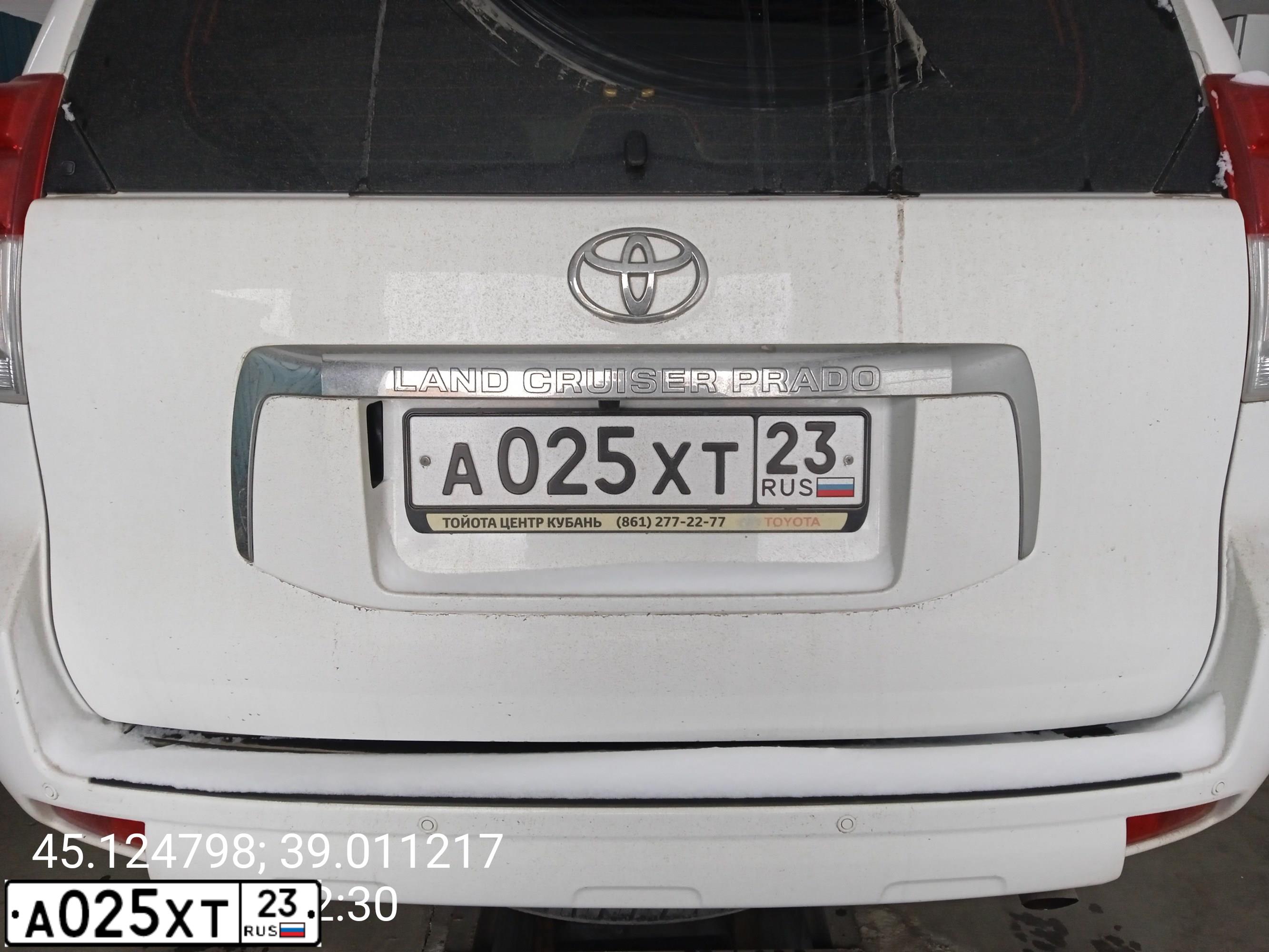 Фото автомобиля TOYOTA LANDCRUISER, 2011 — госномер А025ХТ23. Цвет: Белый