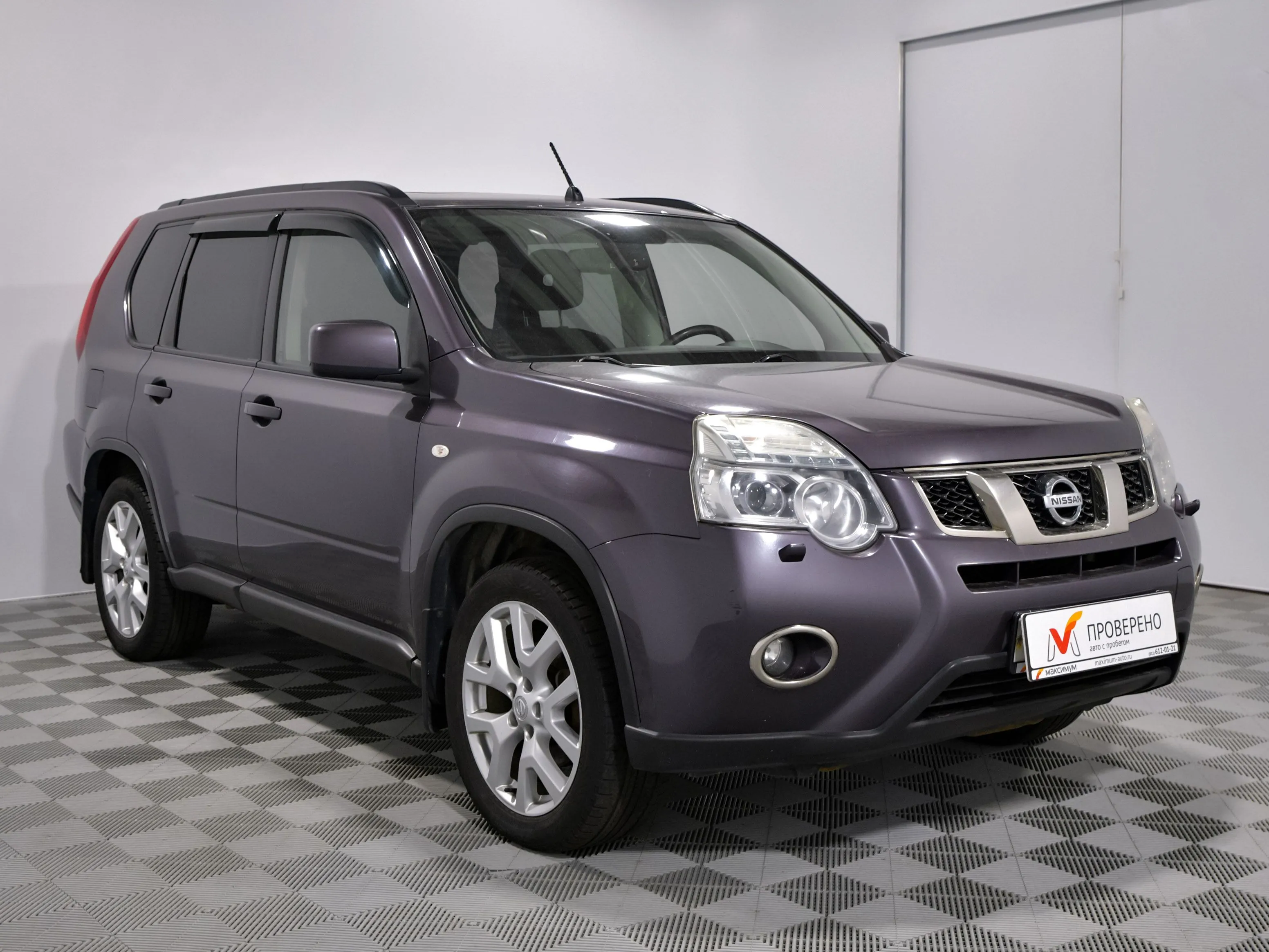 Фото автомобиля NISSAN X-TRAIL, 2011 — госномер О817КМ11. Цвет: СЕРО-СИРЕНЕВЫЙ