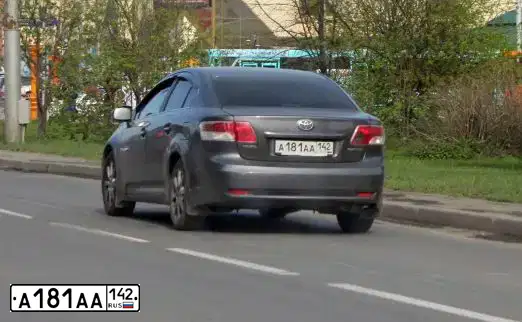 Фото автомобиля TOYOTA AVENSIS, 2008 — госномер А181АА142. Цвет: Серебристый