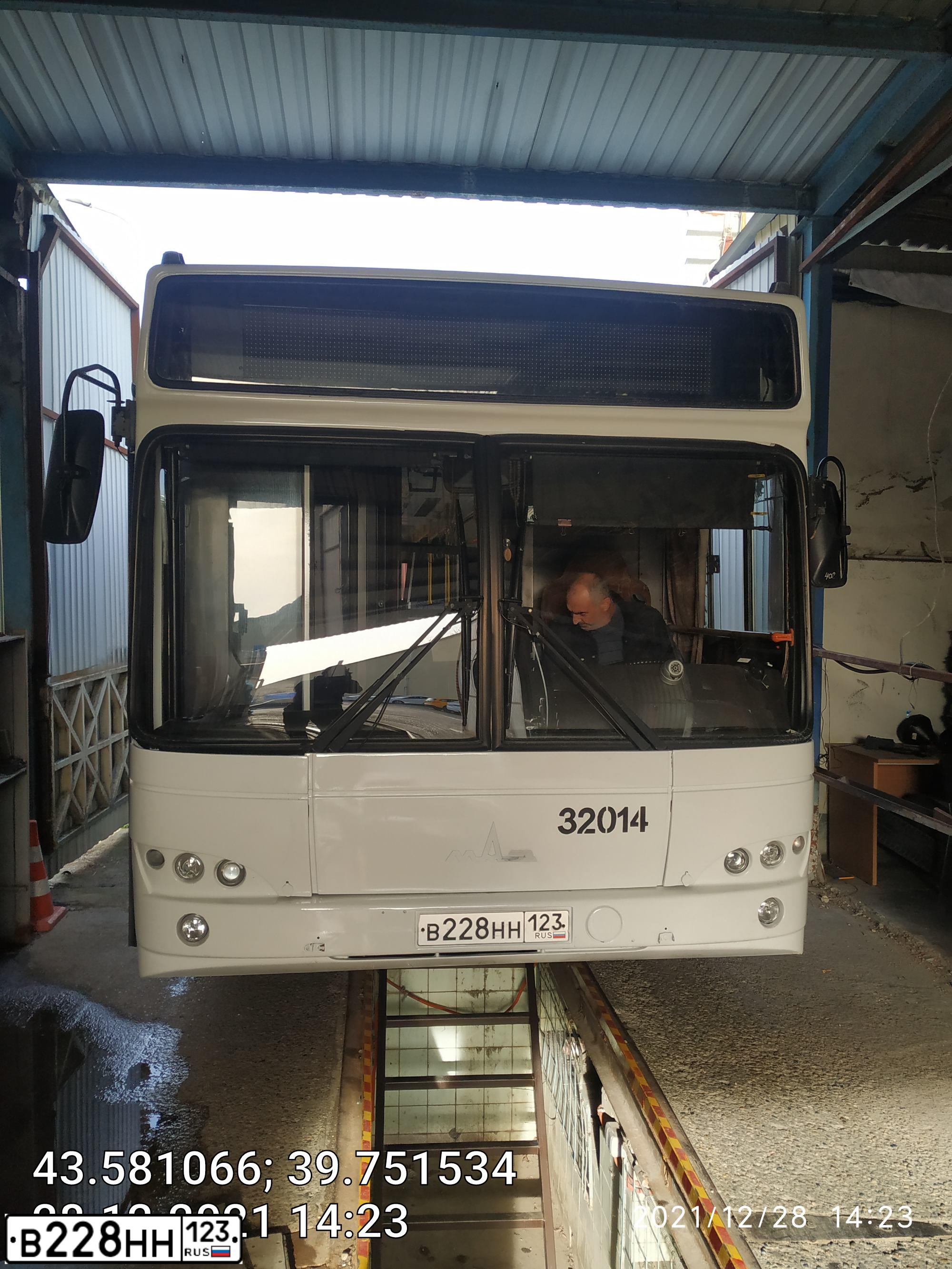 Фото автомобиля MAZ Z 103, 2012 — госномер В228НН123. Цвет: Белый